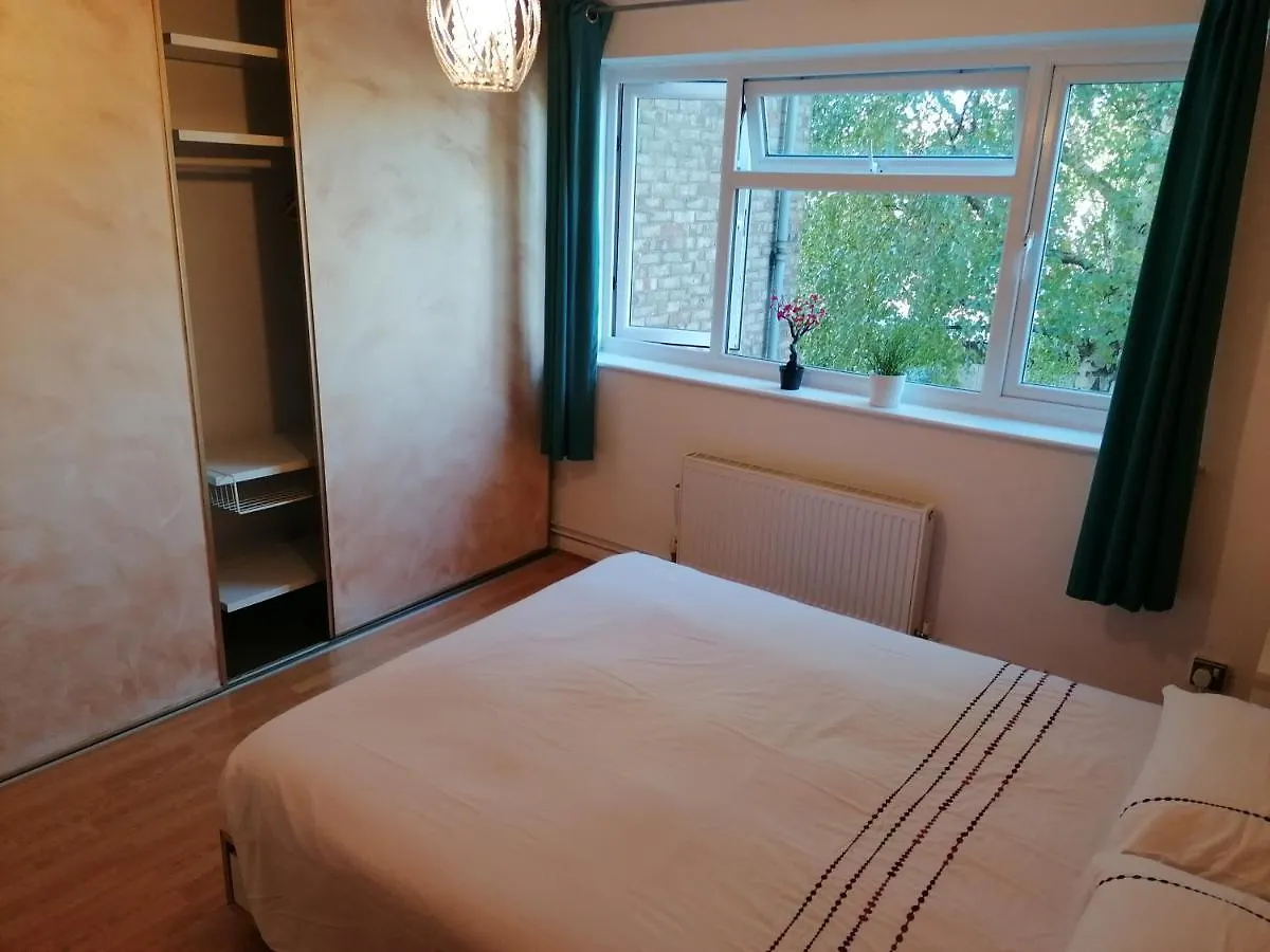 Homestay Beautiful Double Bedroom In Shared Flat Near Olympic Park In Stratford London