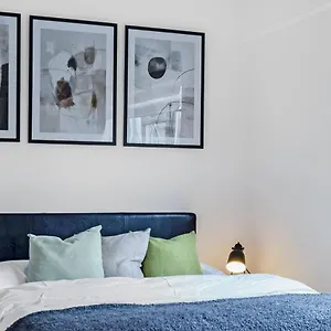 Stylish Excel 3 Bedroom Flat London